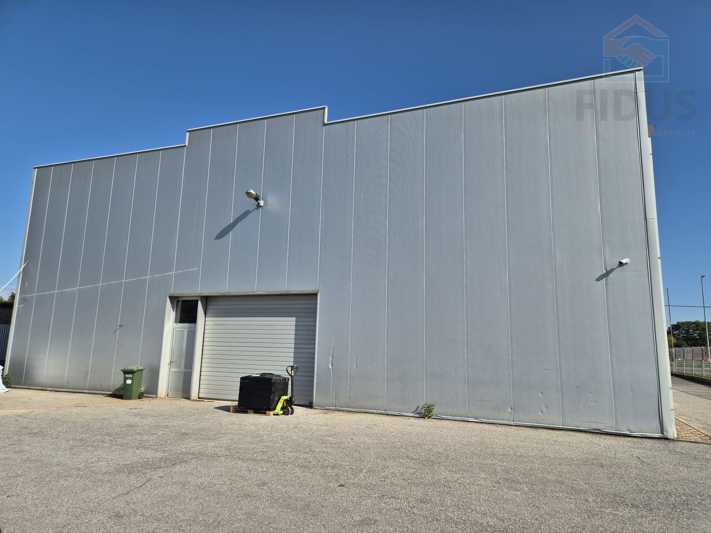 Prodaja tvrke + poslovne građevine