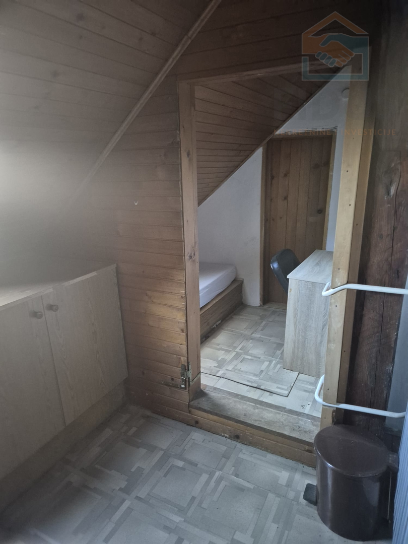 Kuća + dvorišni stan + lokal