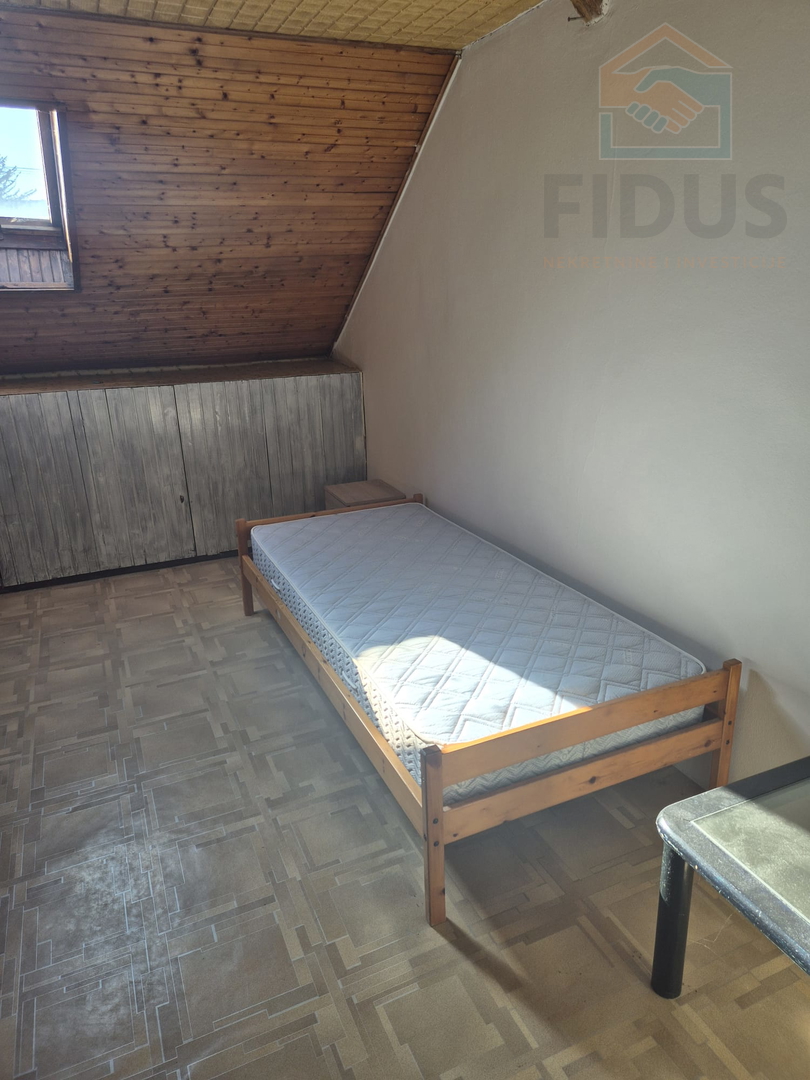 Kuća + dvorišni stan + lokal