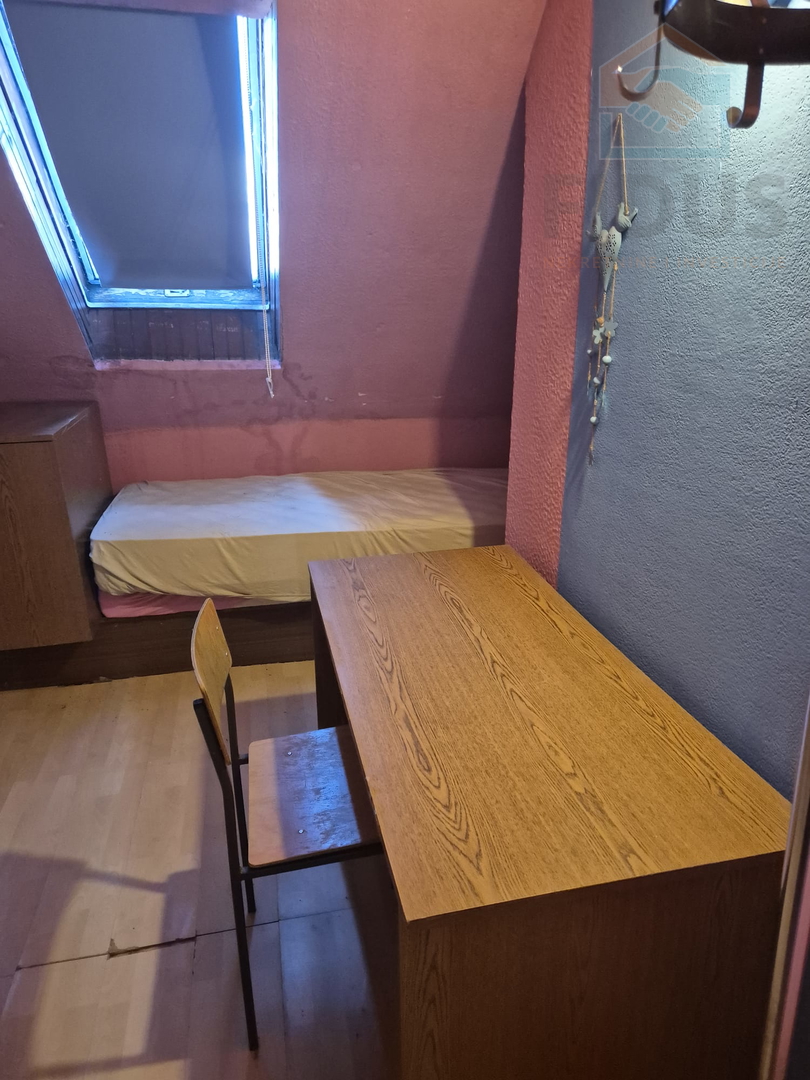 Kuća + dvorišni stan + lokal