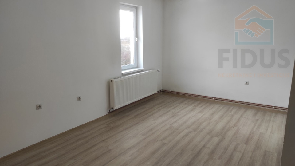 Trosoban stan - Livana