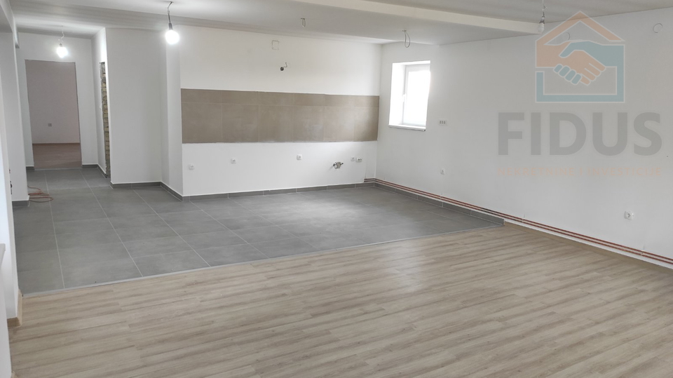 Trosoban stan - Livana