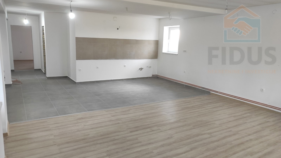 Trosoban stan - Livana