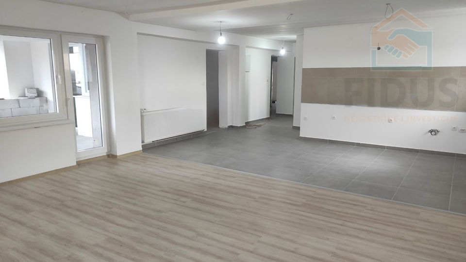 Trosoban stan - Livana