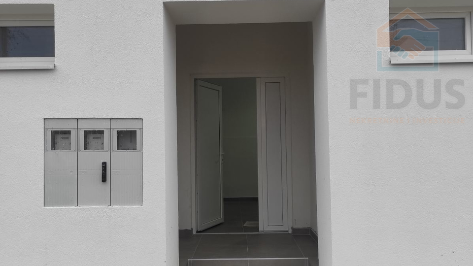 Trosoban stan - Livana