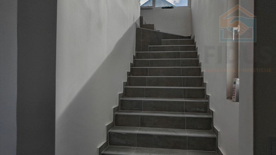 Trosoban stan - Livana