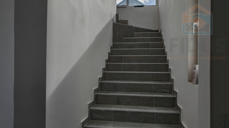 Trosoban stan - Livana