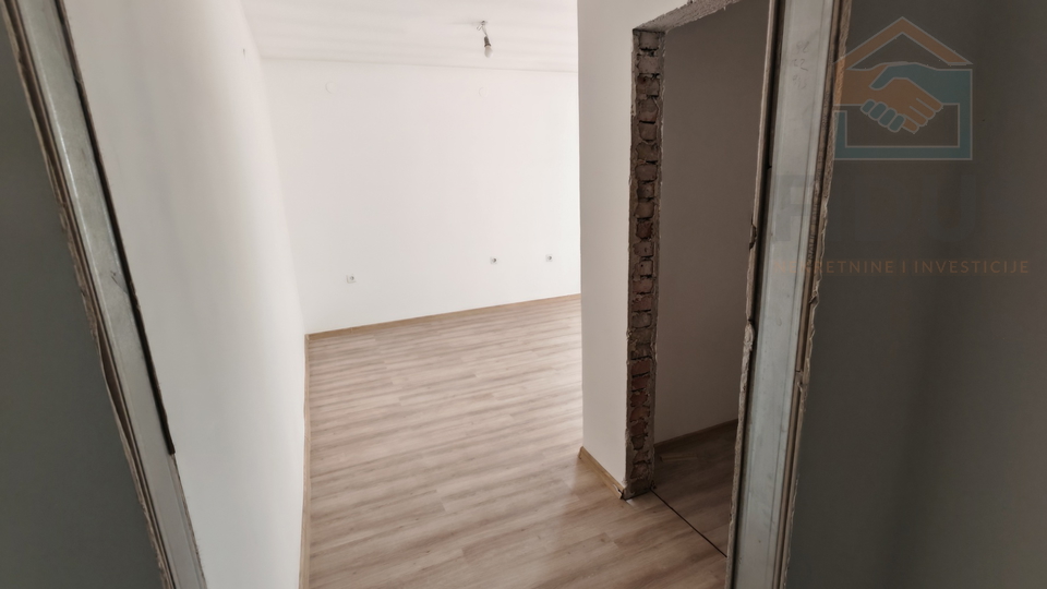 Trosoban stan - Livana