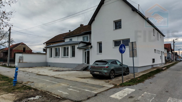 Poslovni prostor 350 m2 - Livana