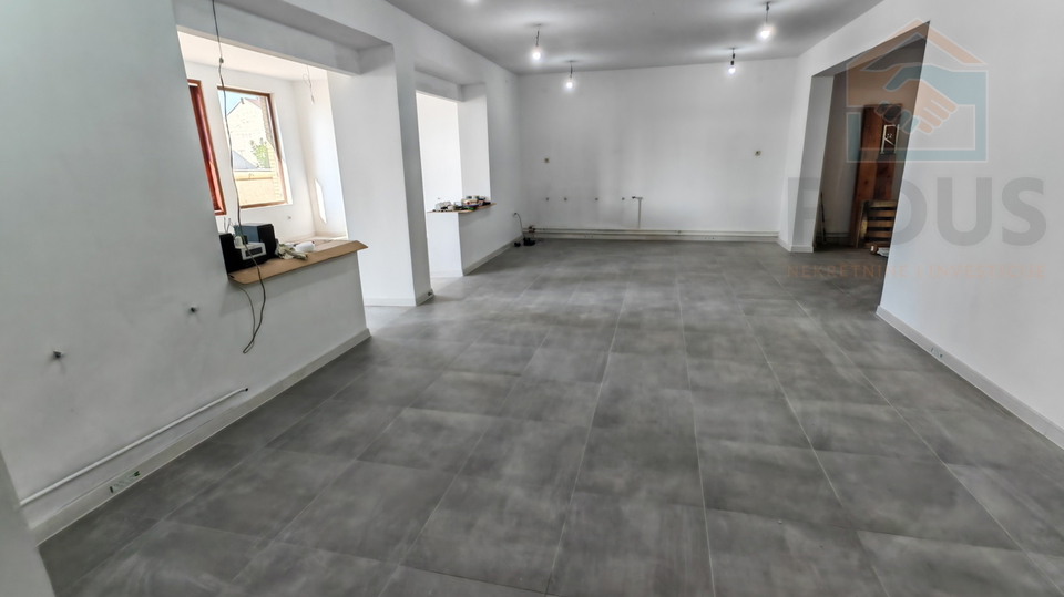 Poslovni prostor 350 m2 - Livana