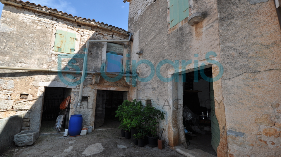 TINJAN STONE HOUSE FOR ADAPTATION