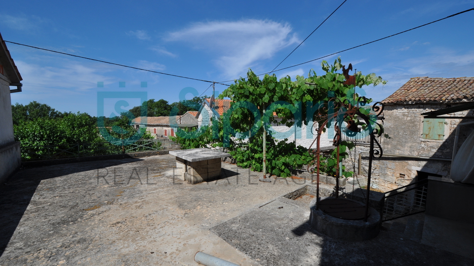 TINJAN STONE HOUSE FOR ADAPTATION