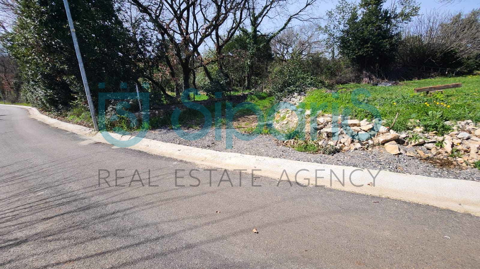 NOVIGRAD SURROUNDINGS BUILDING LAND 698M2