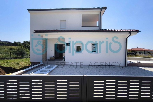 SURROUNDING HOUSES WITH SWIMMING POOL NEWLY CONSTRUCTED