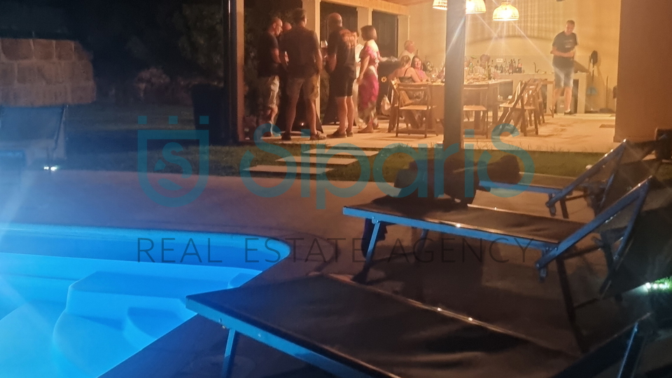 House&comma; 200 m2&comma; For Rent&comma; Savudrija