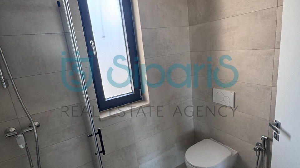 NOVOGRADNJA UMAG &ndash; STAN 69 M&sup2; S POGLEDOM NA MORE &lpar;FINIDA&rpar;