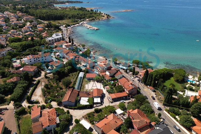 UMAG ZAMBRATIJA - Zemljište s kućom i zgradom 80 metara od mora