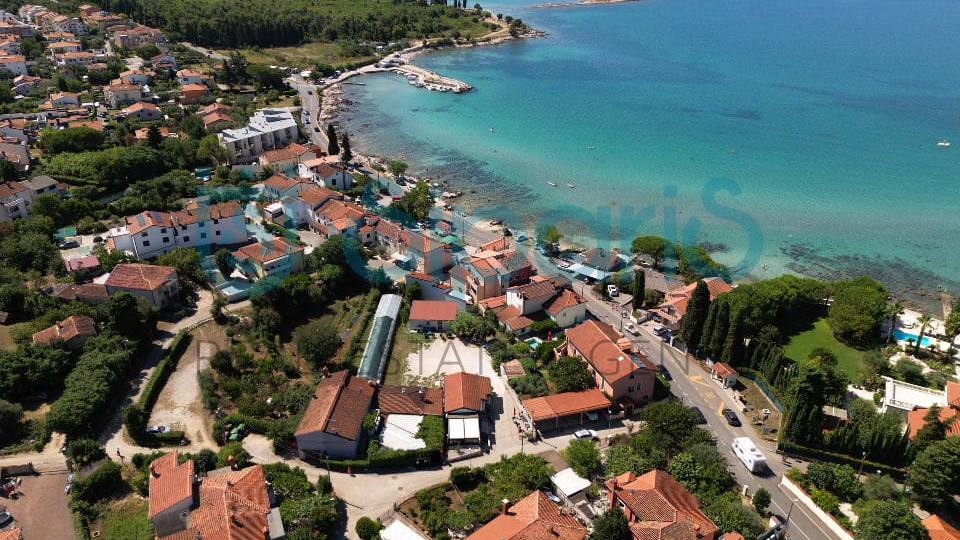 UMAG ZAMBRATIJA - Zemlji&scaron;te s ku&cacute;om i zgradom 80 metara od mora