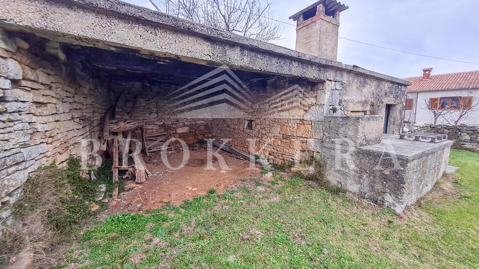 STONE HOUSE FOR ADAPTATION, KANFANAR, 318 m2