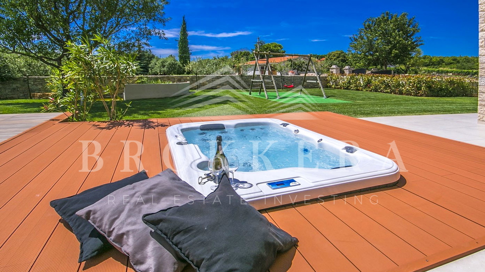 VILLA MIT POOL, ST. LOVREC, 325 m2