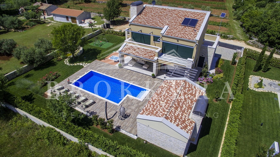 VILLA MIT POOL, ST. LOVREC, 325 m2