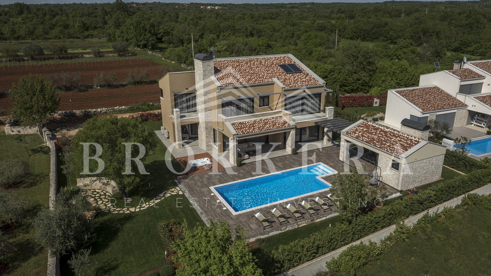 VILLA MIT POOL, ST. LOVREC, 325 m2