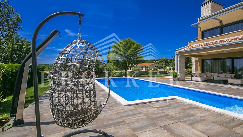 VILLA MIT POOL, ST. LOVREC, 325 m2