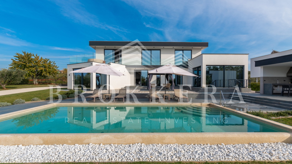 VILLA MIT SCHWIMMBAD, KAŠTELIR, 306 m2