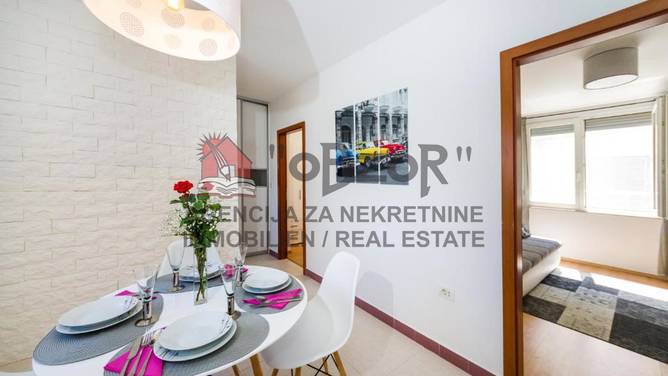 Zadar-POLUOTOK&comma; dvosoban namje&scaron;ten stan 43m2