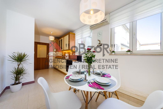 Zadar-POLUOTOK, dvosoban namješten stan 43m2