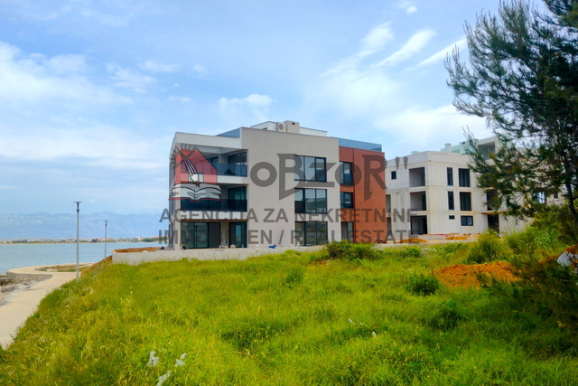 PRIVLAKA-Dvoetažan apartman(S3) 85,68m2-PRVI RED DO MORA