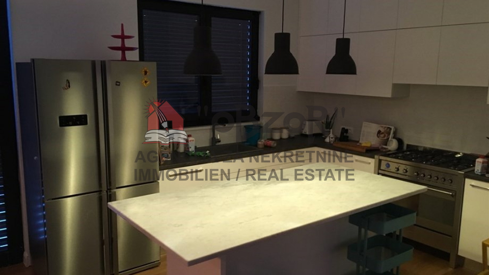 House, 220 m2, For Sale, Zadar - Višnjik