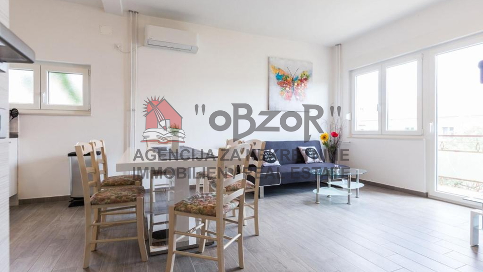 Zadar-PETRIĆI, Einfamilienhaus mit 3 Wohnungen + Garage