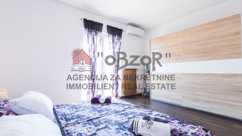 Zadar-PETRIĆI, Einfamilienhaus mit 3 Wohnungen + Garage