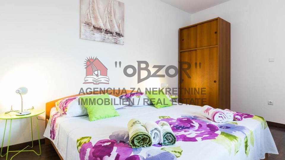 Zadar-PETRIĆI, Einfamilienhaus mit 3 Wohnungen + Garage