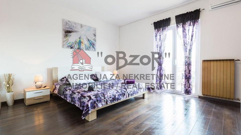 Zadar-PETRIĆI, Einfamilienhaus mit 3 Wohnungen + Garage