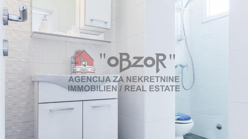 Zadar-PETRIĆI, Einfamilienhaus mit 3 Wohnungen + Garage