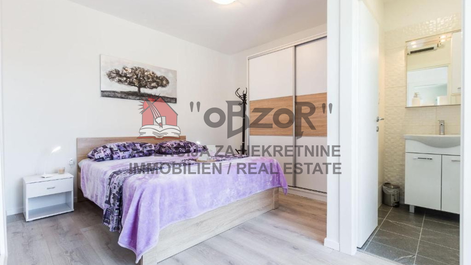 Zadar-PETRIĆI, Einfamilienhaus mit 3 Wohnungen + Garage
