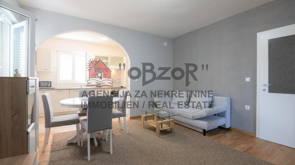 Zadar-PETRIĆI, Einfamilienhaus mit 3 Wohnungen + Garage