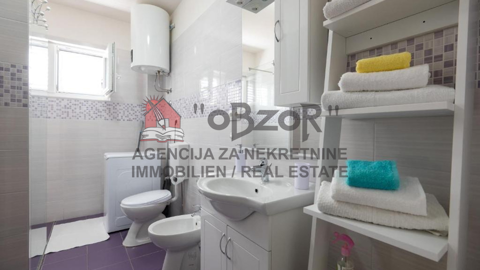 Zadar-PETRIĆI, Einfamilienhaus mit 3 Wohnungen + Garage