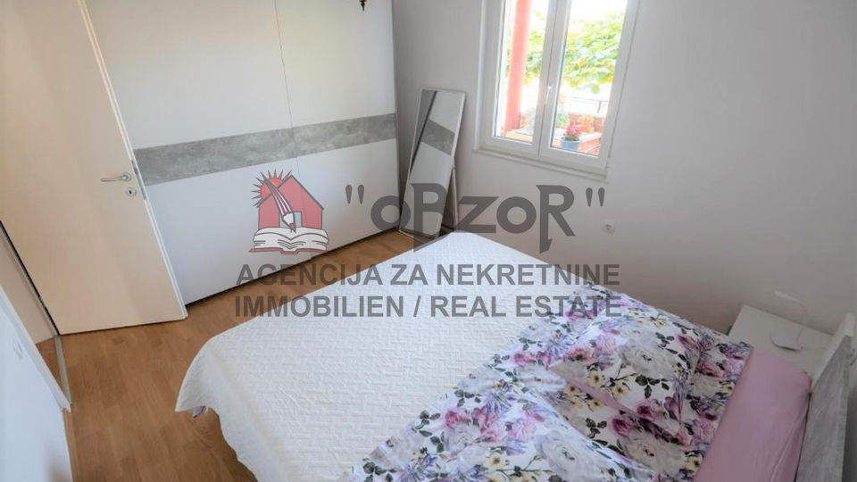 Zadar-PETRIĆI, Einfamilienhaus mit 3 Wohnungen + Garage