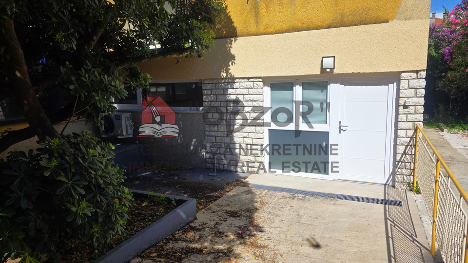Zadar-RELJA&comma; poslovni prostor 44&comma;62m2 &plus; parking