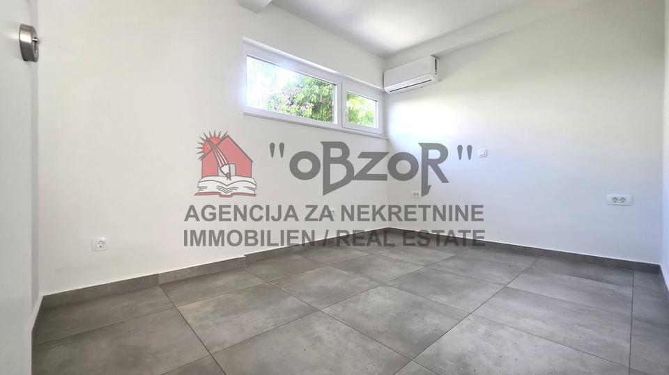 Zadar-RELJA&comma; poslovni prostor 44&comma;62m2 &plus; parking