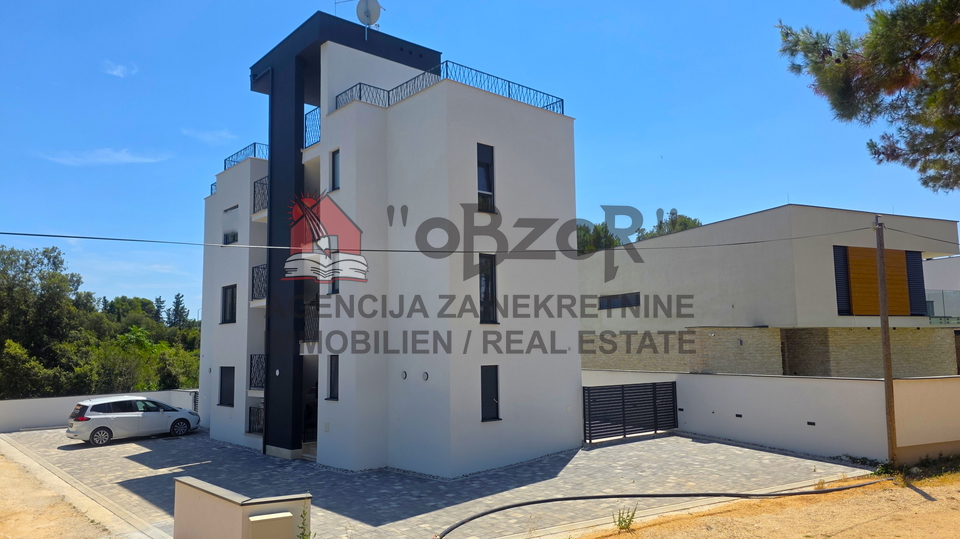 Petr&ccaron;ane-PUNTA RADMAN&comma; trisobno stanovanje &lpar;106 m2&rpar; &plus; stre&scaron;na terasa &lpar;113 m2&rpar; - NOVOGRADNJA