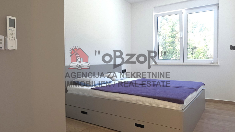 Petr&ccaron;ane-PUNTA RADMAN&comma; dvoposteljno stanovanje z vrtom - NOVOGRADNJA