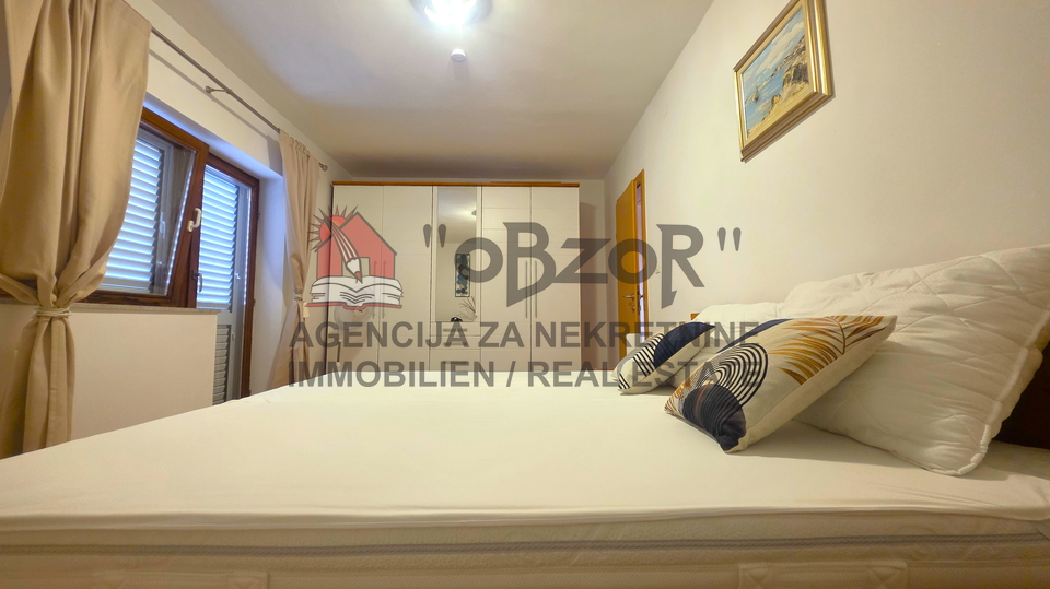 NOVIGRAD - detached high ground-floor house