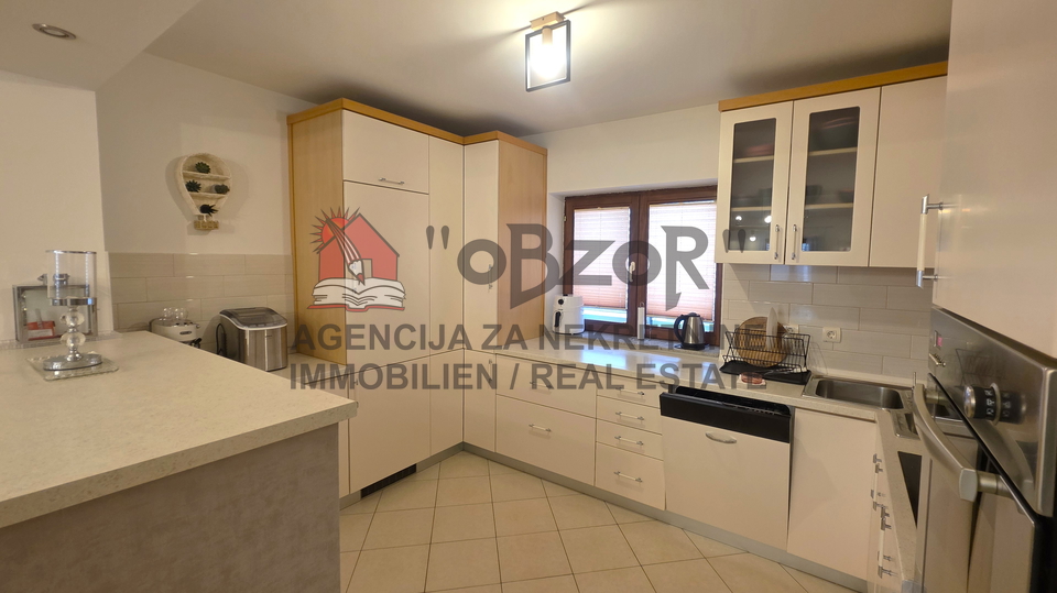 NOVIGRAD - detached high ground-floor house
