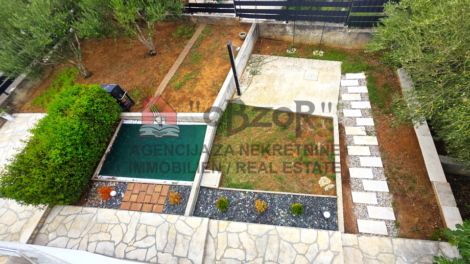 NOVIGRAD - detached high ground-floor house