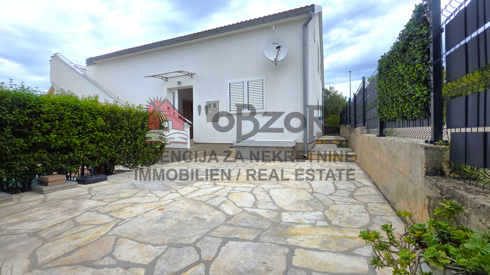 NOVIGRAD - detached high ground-floor house