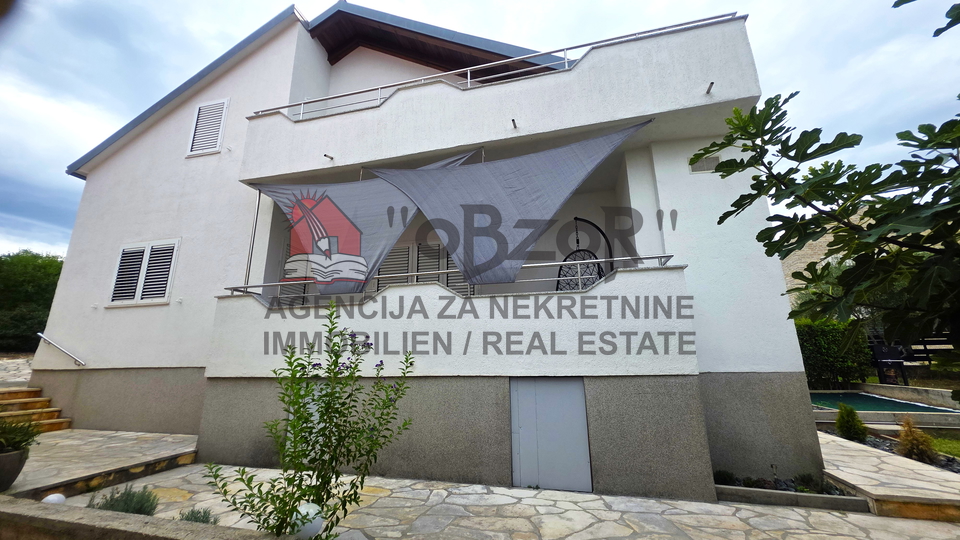 NOVIGRAD - detached high ground-floor house